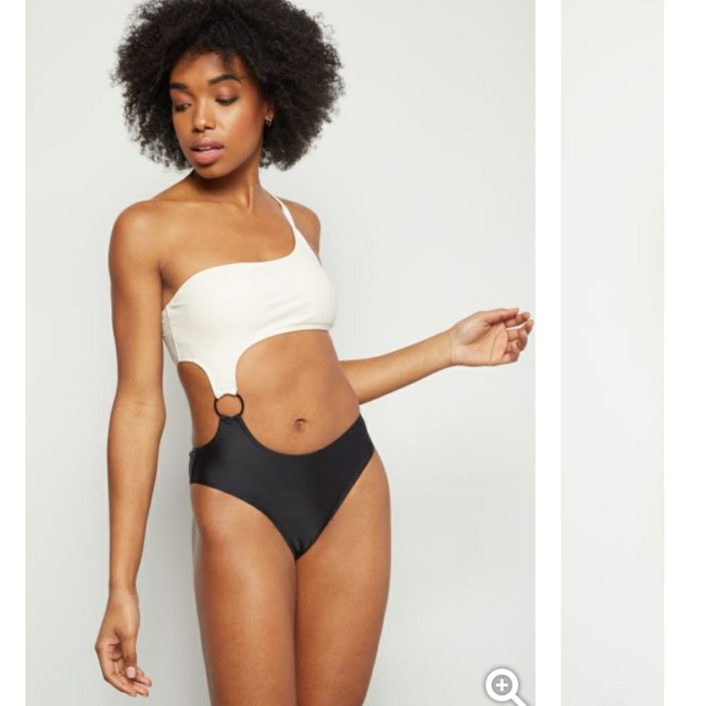 Swimsuit - Picture 3 of 4